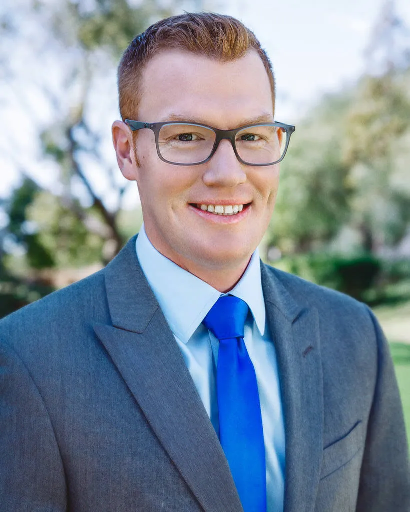 headshot-portrait-photographer-10-1784221848718.webp