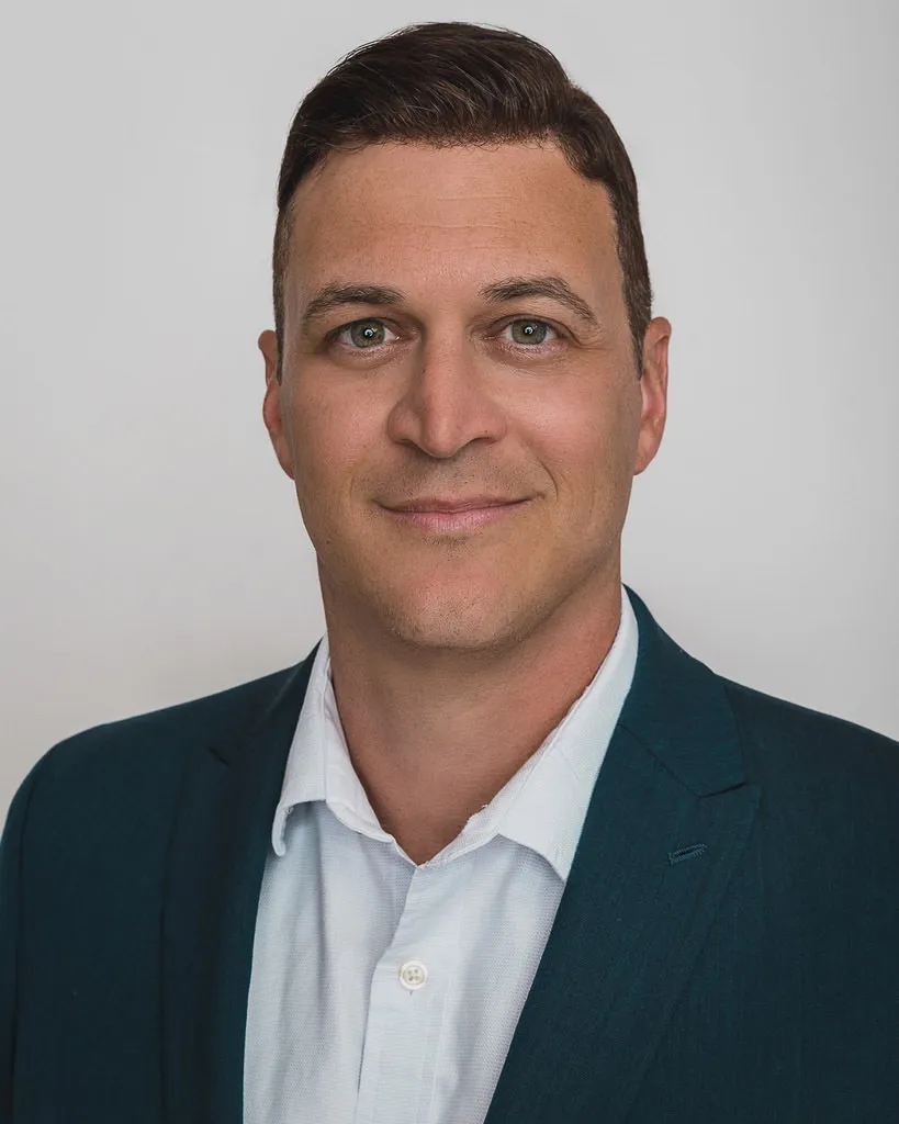 headshot-portrait-photographer-6-1784221847725.webp